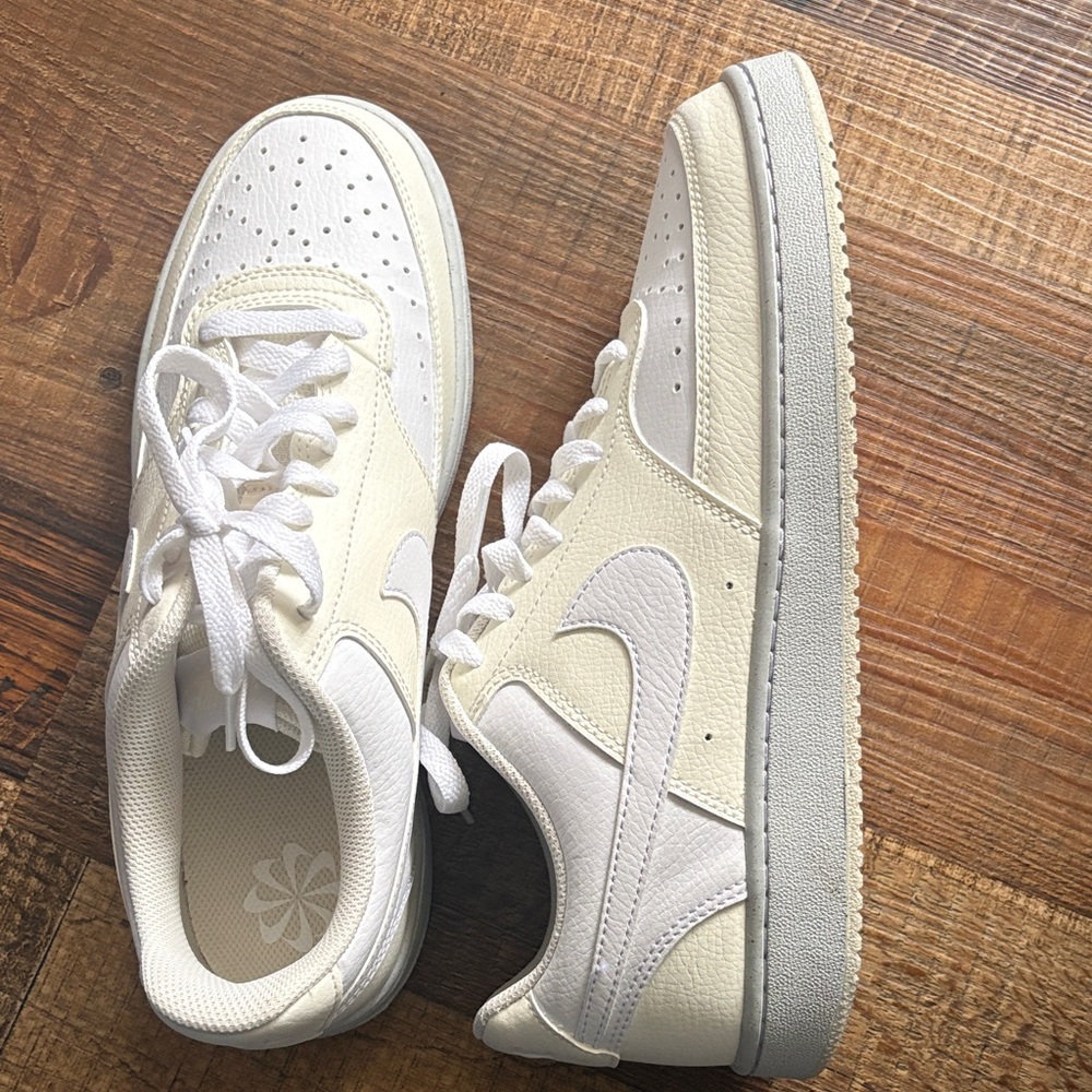 Nike Low-Top Sneakers in Off-White and White